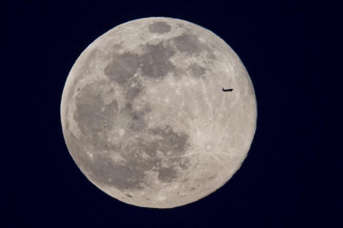 La Tierra vuelve a poner sus ojos en la Luna