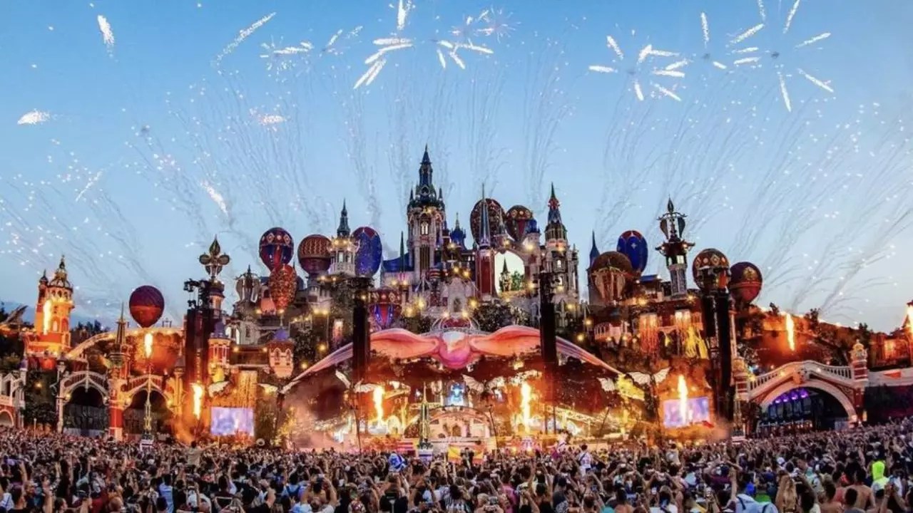 El Festival Tomorrowland se enfrenta a multa de dos millones por no usar vasos reutilizables