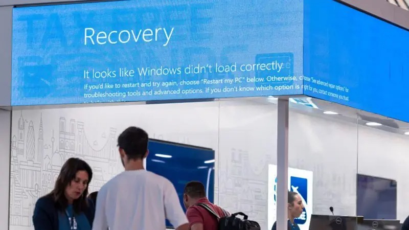 Por qué Microsoft aconseja apagar y encender hasta 15 veces los dispositivos afectados por “la pantalla azul de la muerte”