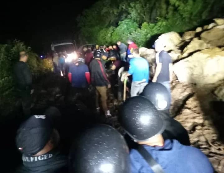 Derrumbes en San Isidro, Peña de La Yuca y El Celoso obstaculizan el paso entre Barinas y Mérida