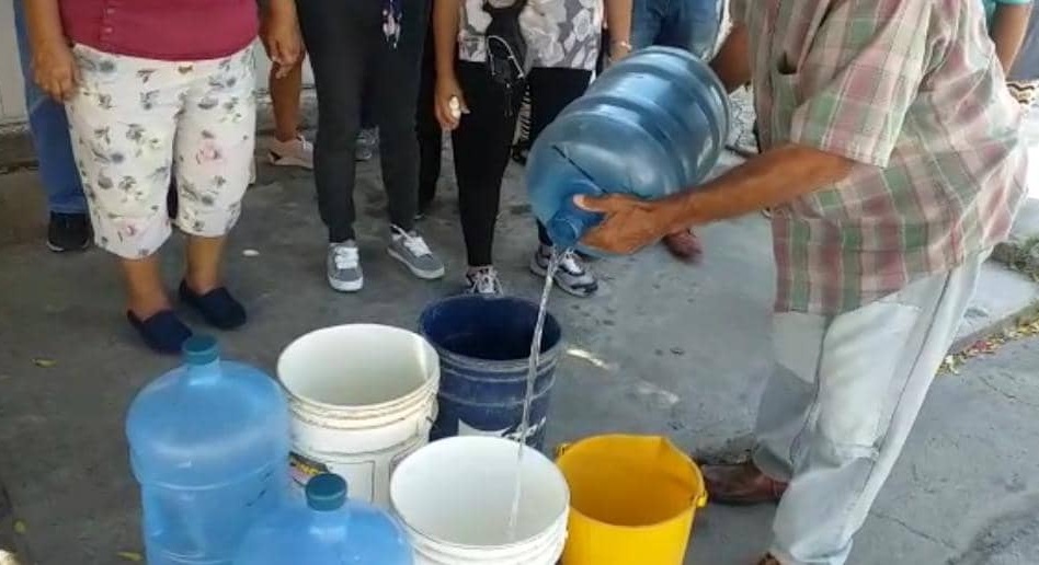 Habitantes de La Isabelica en Valencia claman por suministro de agua por tuberías