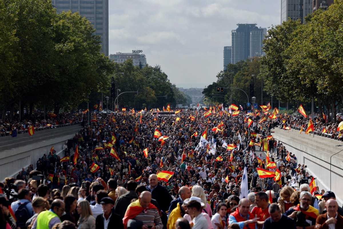 Miles de almas exigieron la salida de Pedro Sánchez en una gran manifestación en Plaza Castilla