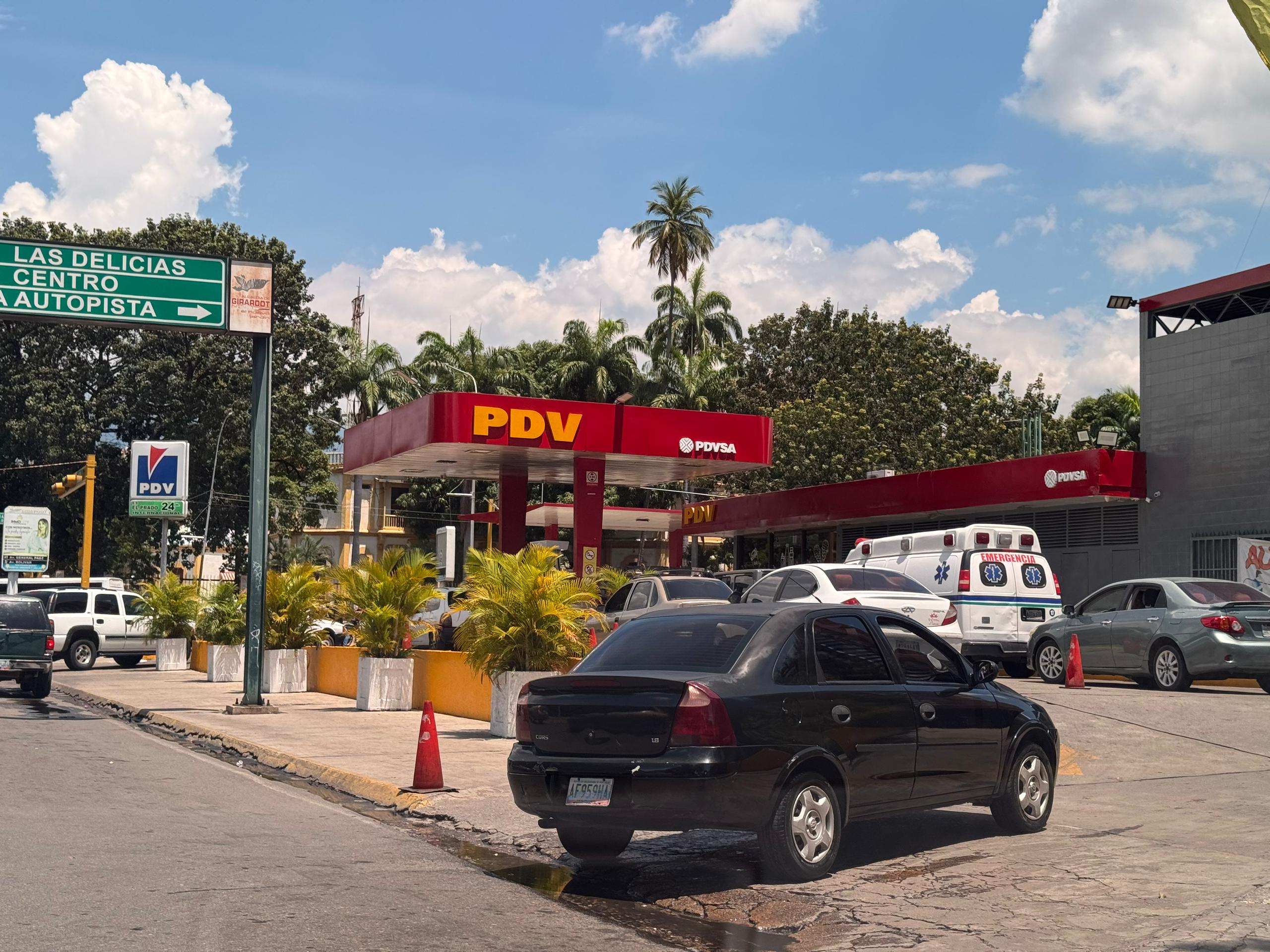 Pocas estaciones abiertas y largas colas marcan la nueva crisis de gasolina en Maracay